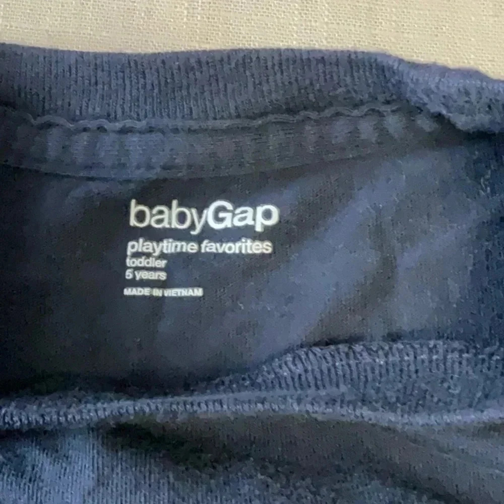 Gap - Picture 3 of 5